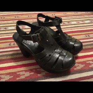 Kork Ease Blythe Black Leather Cut Out Platform Sandals Size 6